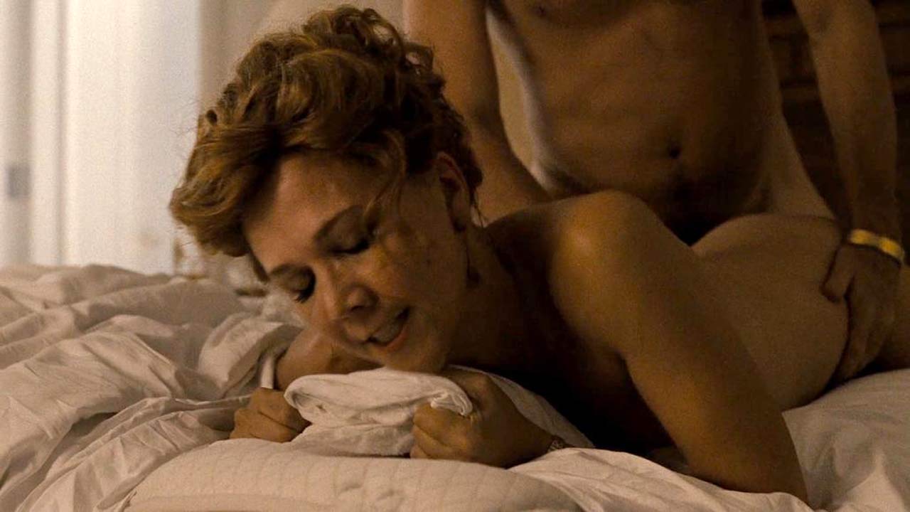 Maggie gyllenhaal nude boobs scene