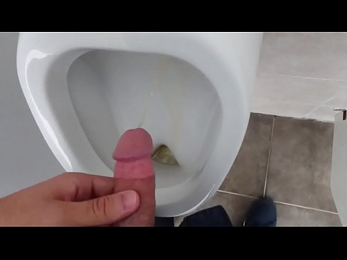 Tinker reccomend guy peeing urinal