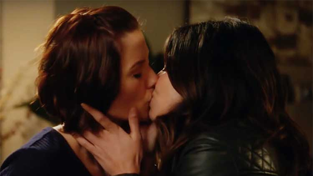 Cardinal reccomend lesbian kisses in skins tv series