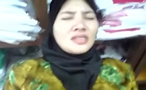 Laser reccomend indonesia tante hijab nyepong tangga