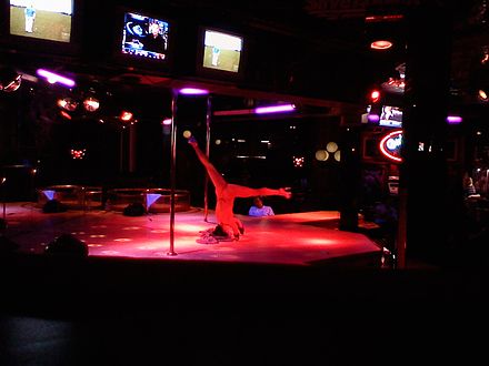 Striptease beyonc partition stripper dancer