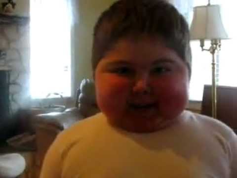 Video chubby boy sing sugar pie